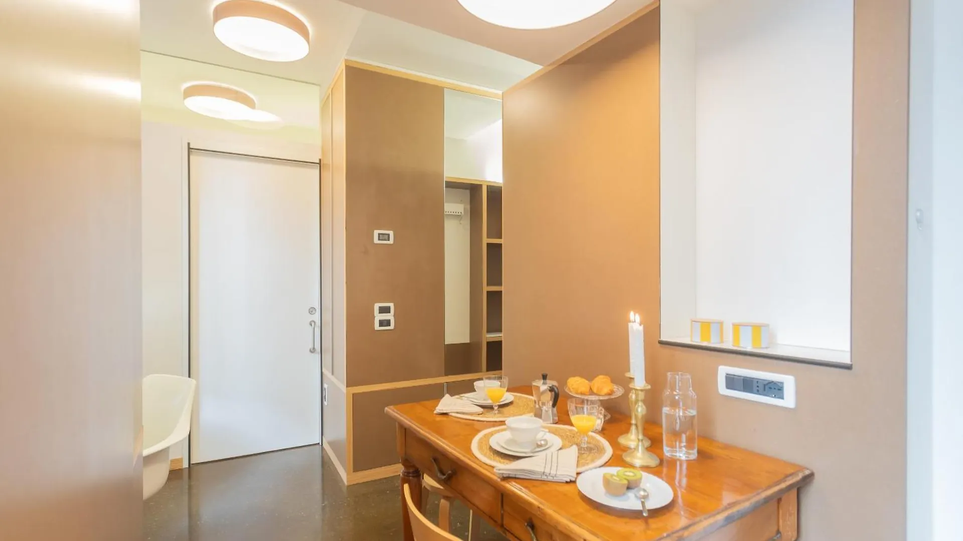 Viavi By Rent All Como 0*,  Italy