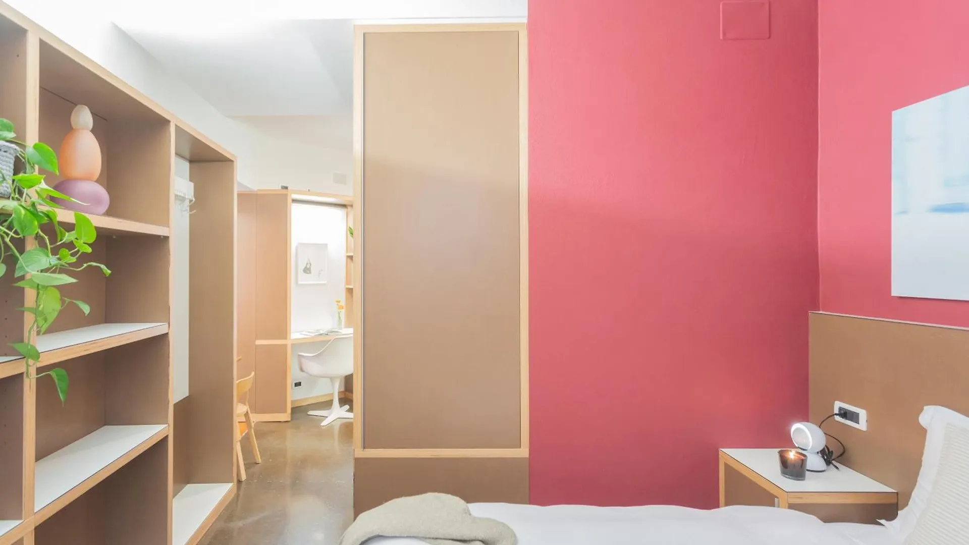 Viavi By Rent All Como 0*,  Italy