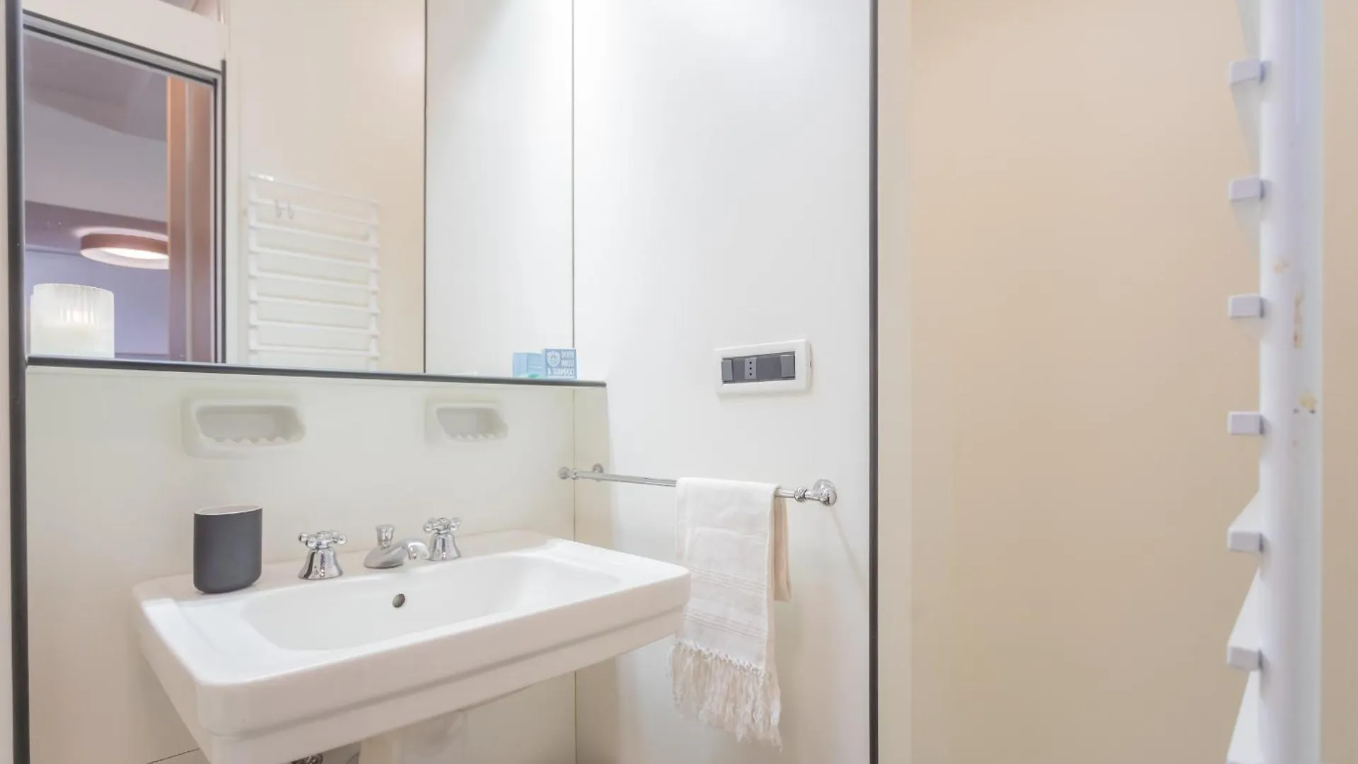 Viavi By Rent All Como 0*,